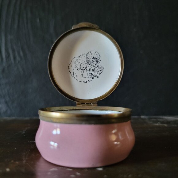 Vintage Mrs. Tiggy Winkle Beatrix Potter Crummles Enamel Hinged Pill Box - Picture 2 of 8
